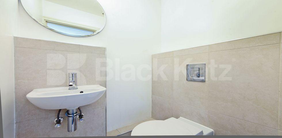 			2 Bedroom, 1 bath, 1 reception Apartment			 Boulevard Mansions.Borough Road, Borough
